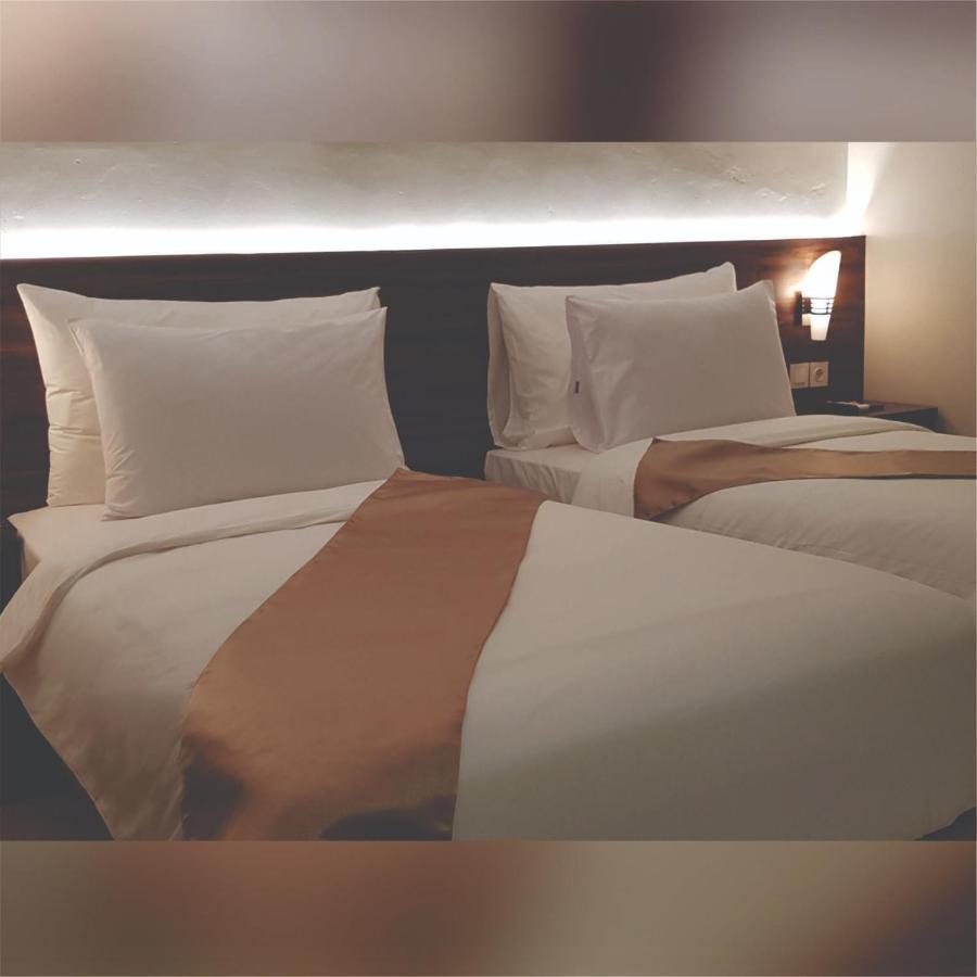 Aimas Hotel And Convention Centre Sorong Esterno foto