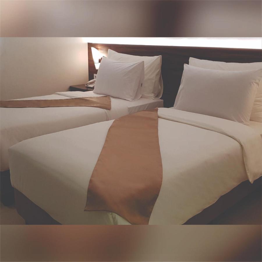 Aimas Hotel And Convention Centre Sorong Esterno foto
